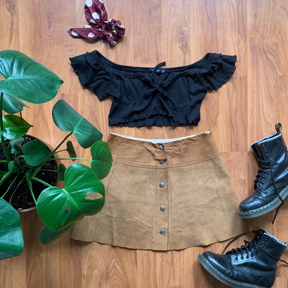 SOLD•Frilly Sleeve Nasty Gal Xtra Cropped Crop Top